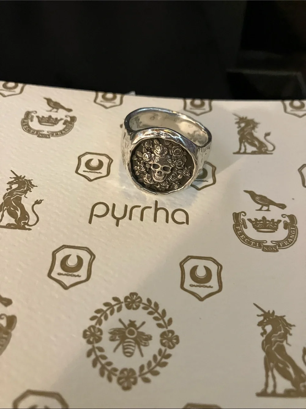 Pyrrha Silver Live Every Moment Signet Ring 9